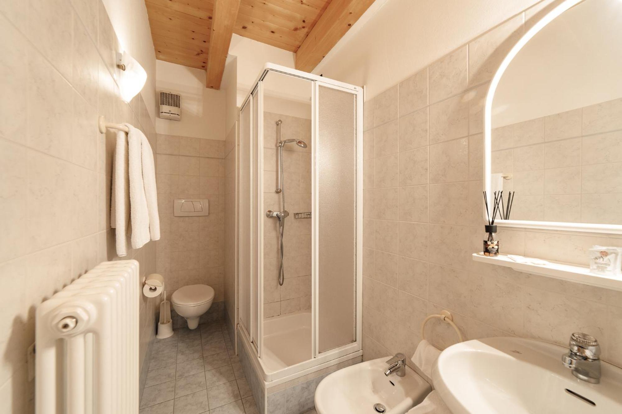 Hotel Al Bivio - Pizzeria, Pool & Sauna Imer ภายนอก รูปภาพ