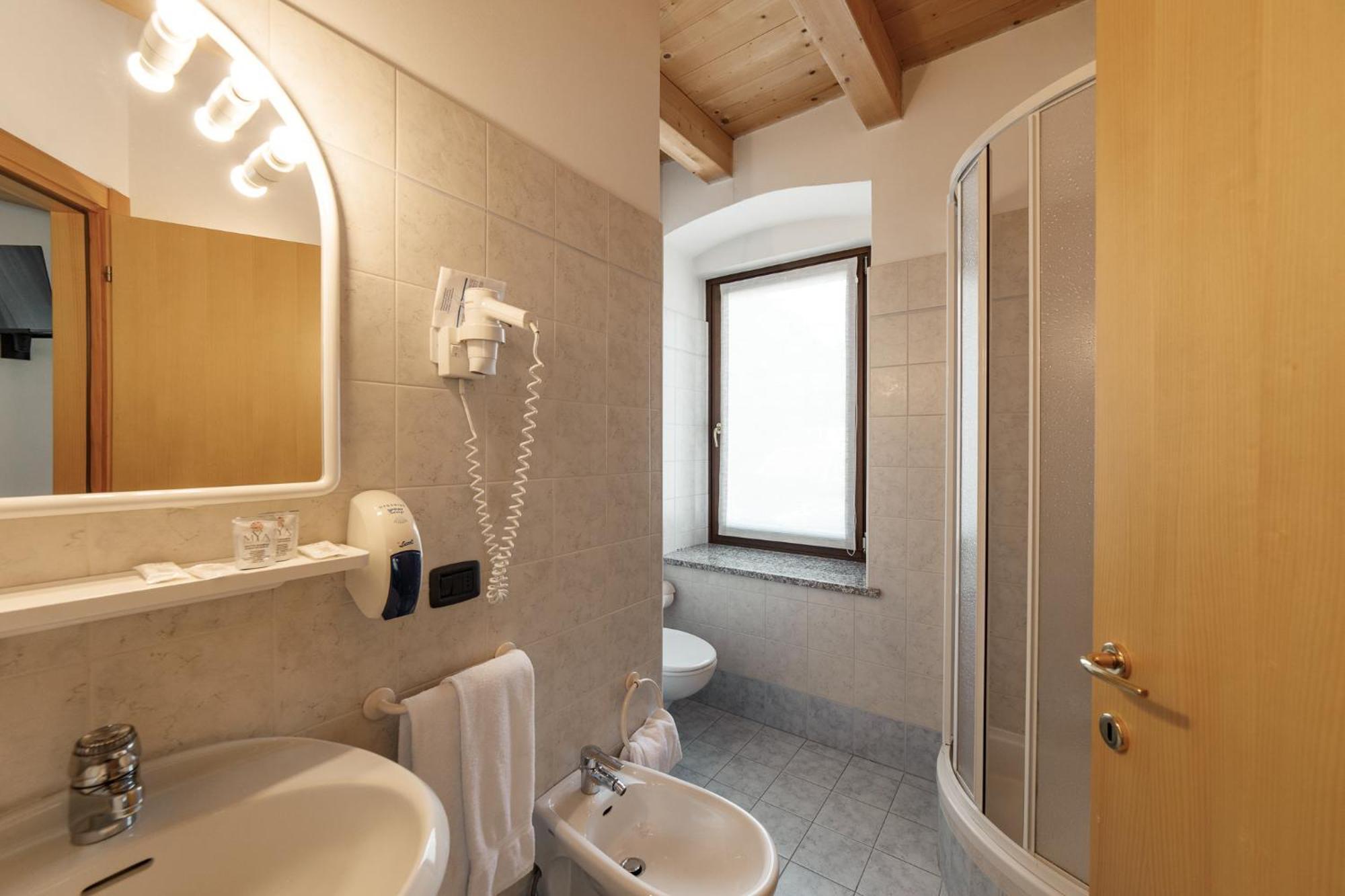 Hotel Al Bivio - Pizzeria, Pool & Sauna Imer ภายนอก รูปภาพ