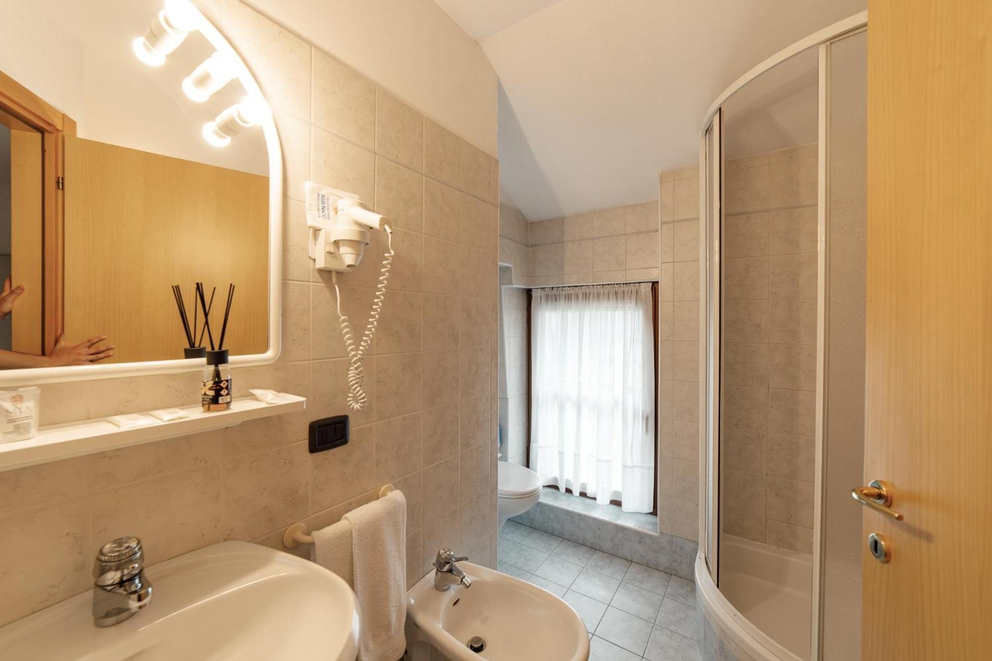 Hotel Al Bivio - Pizzeria, Pool & Sauna Imer ภายนอก รูปภาพ